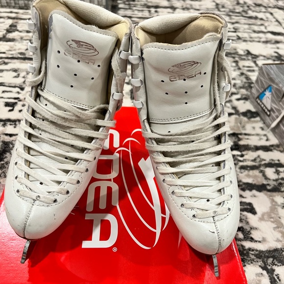 EDEA OVERTURE 230B - Picture 4 of 8